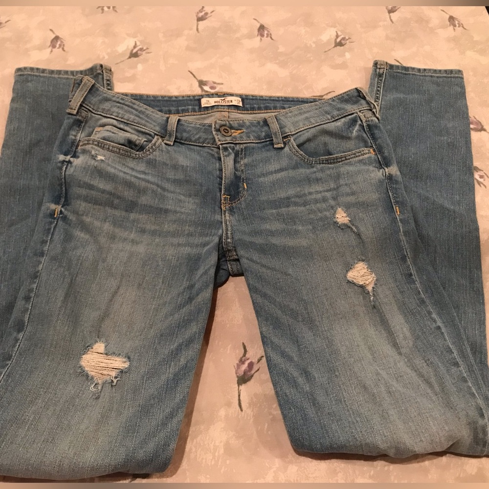 Hollister Light Wash Lightly Distressed Skinny Jean, Size 7R
